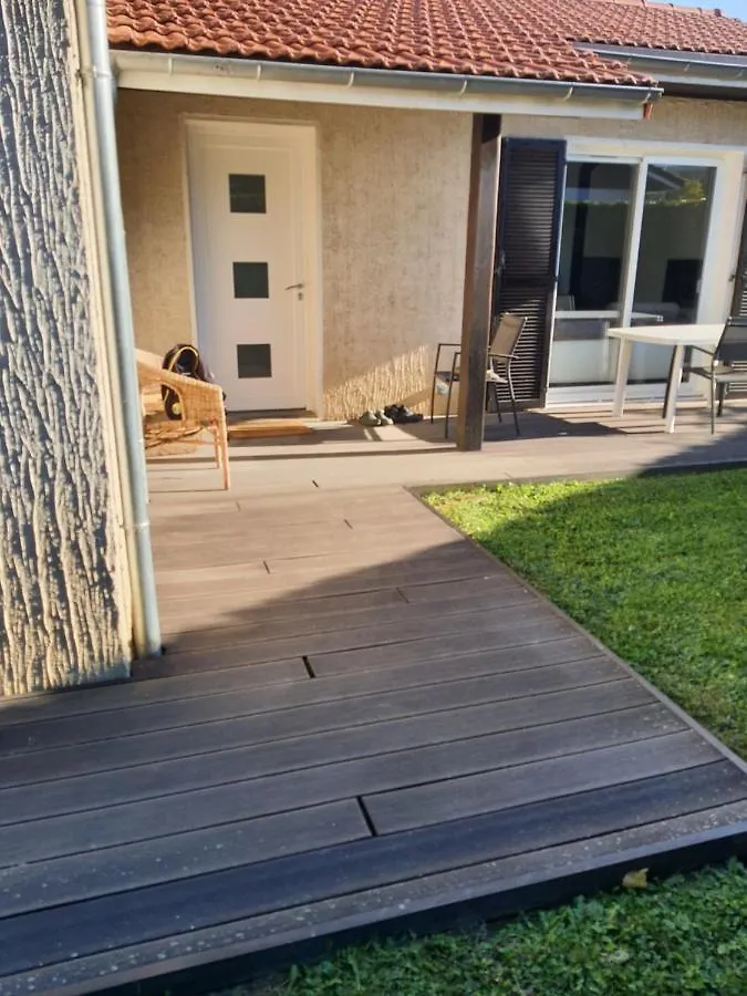 Chambre Dans Villa Chez L'Habitant, Parking Gratuit, Sanitaires Partages Rhut France