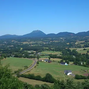 Appartement Lilas, Saint Antoine, Orcival, Entre Sancy Et Volcans., Orcival